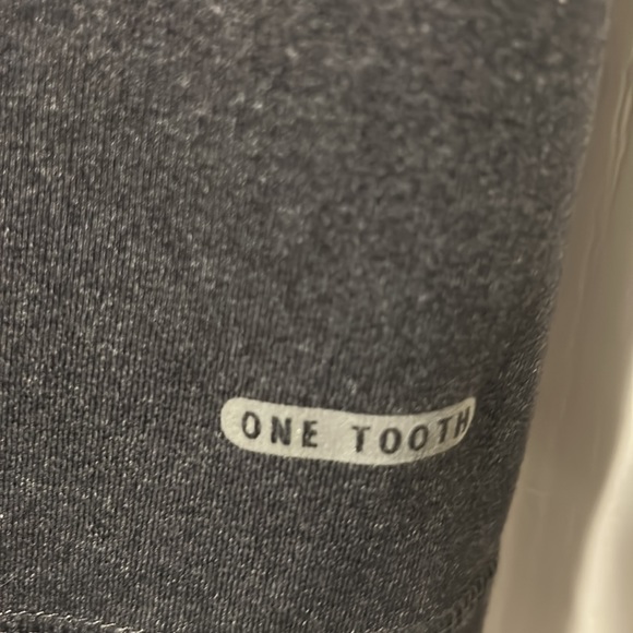 One Tooth Tank - Picture 3 of 10